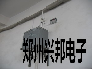 溝槽式廁所節(jié)水器在鄭州二七區(qū)長江東路小學安裝現場