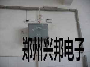 溝槽式廁所節(jié)水器在鄭州二七區(qū)長江東路小學安裝現場